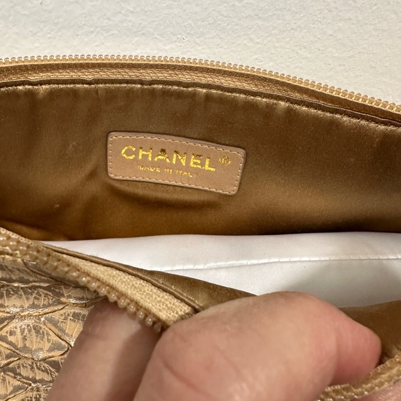 CHANEL LIMITED EDITION BEIGE GOLD METALLIC PYTHON HOBO! - Picture 3 of 8
